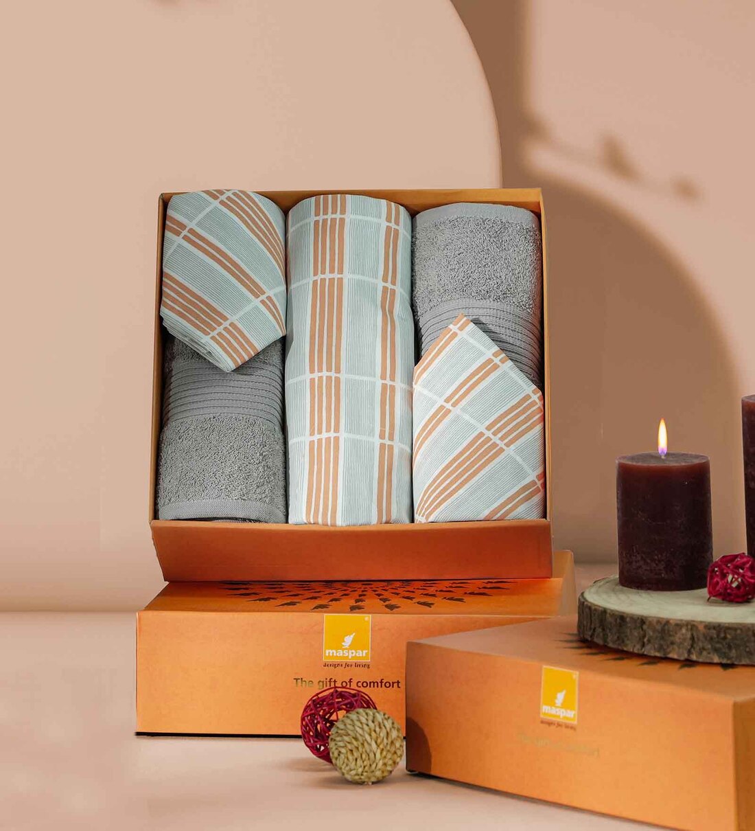 Red Assorted 144 TC Cotton King Bedsheet With Pillow Covers,2 Bath Towels  And Box