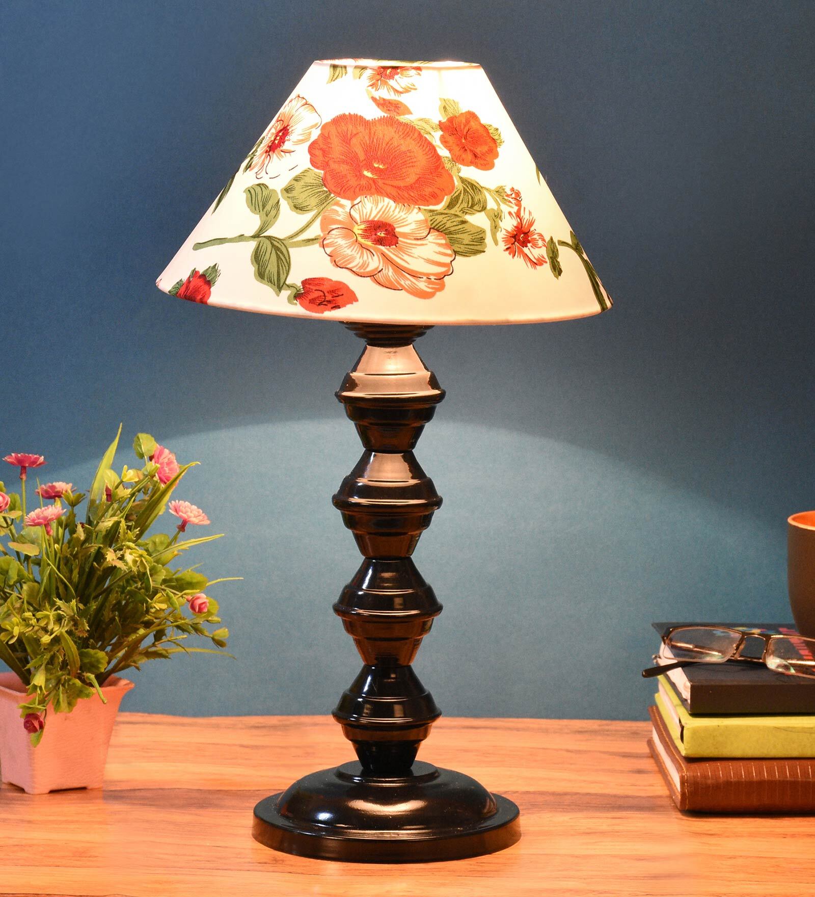 Red & White Shade Table Lamp With Metal Base