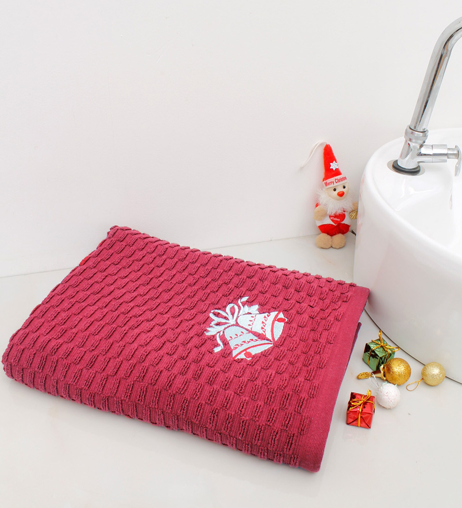 Buy Red 100 Cotton Patterned 500 GSM Bath Towel Christmas Collection