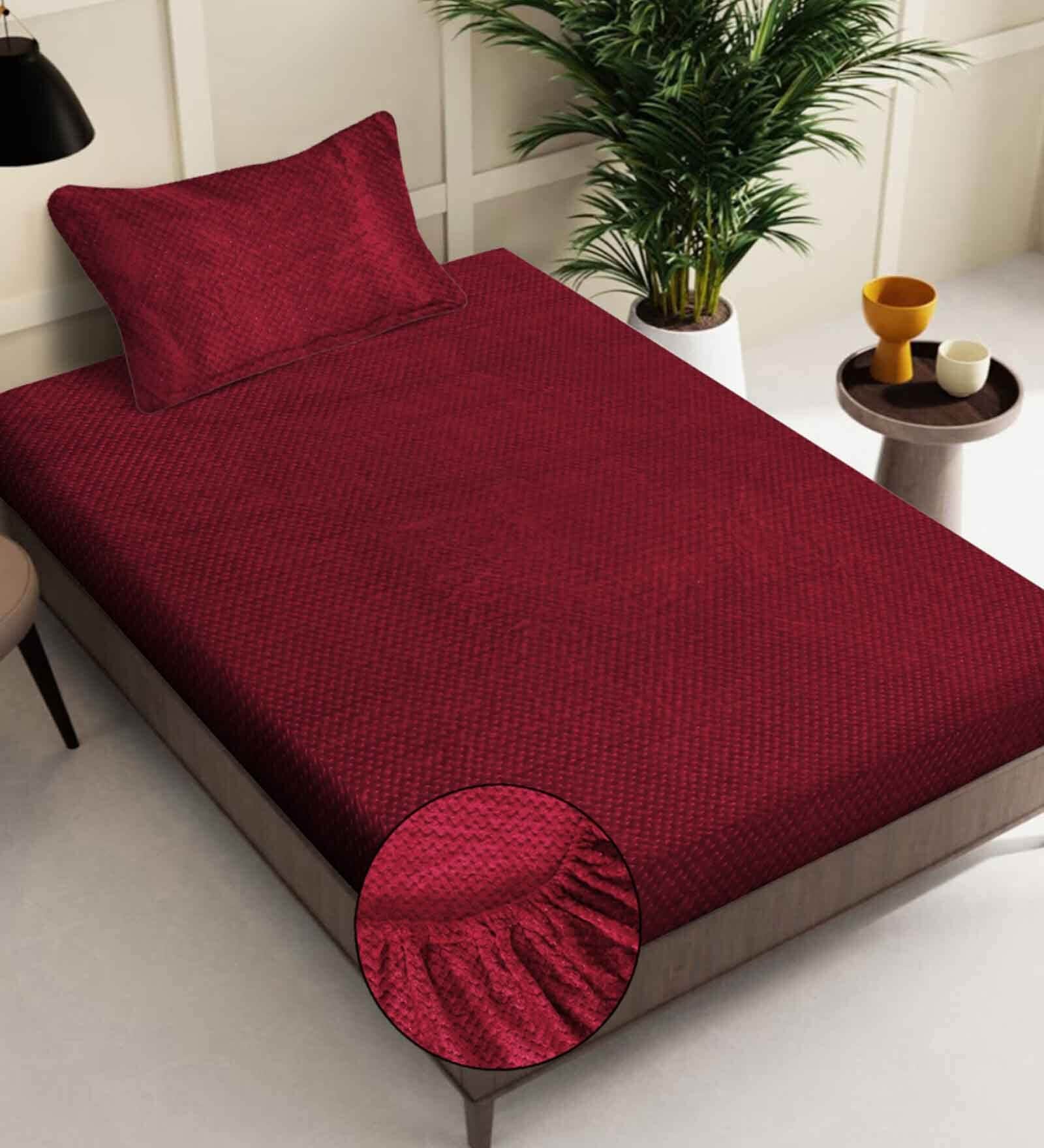Red Abstract Woolen Fitted Single Bed Sheet with Pillow Cover
