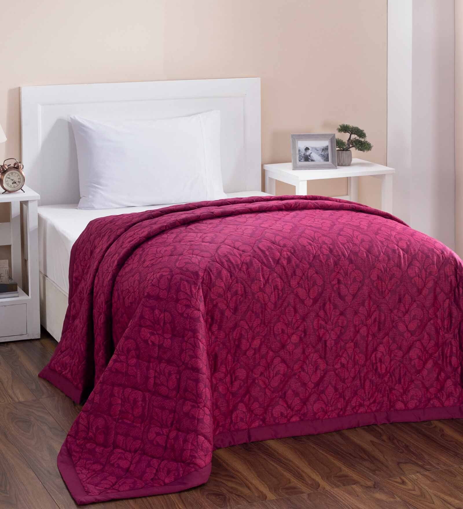 Red Cotton 100 AC Room Single Bed Quilt