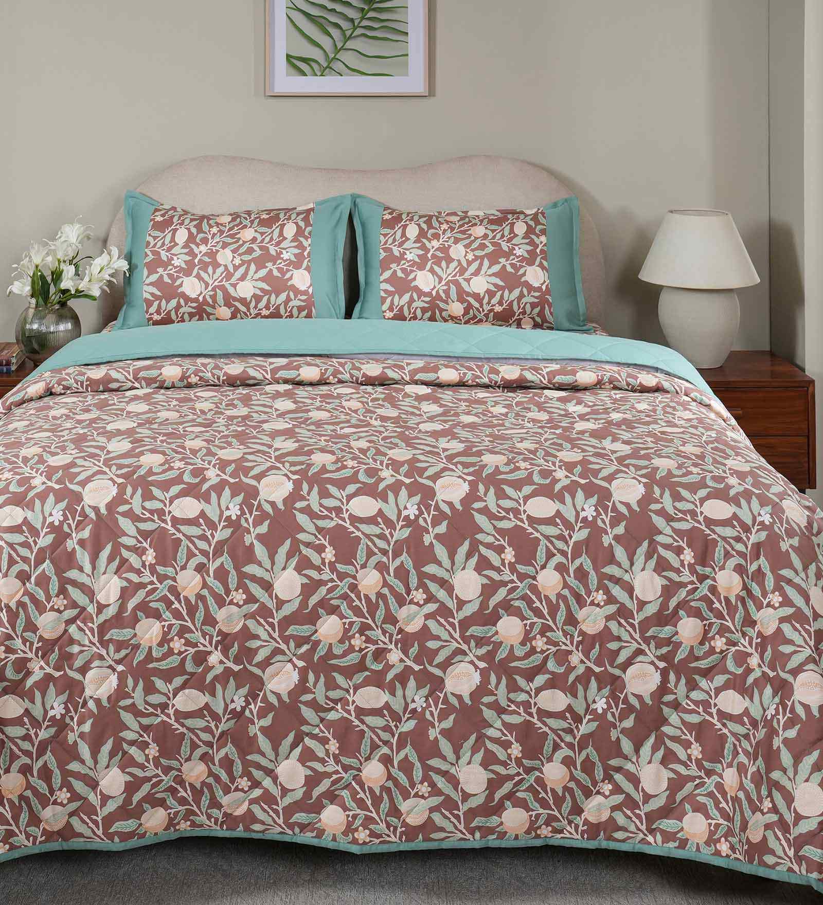 Red Cotton Polyester Fruit Print 115 GSM Double Bed Quilt