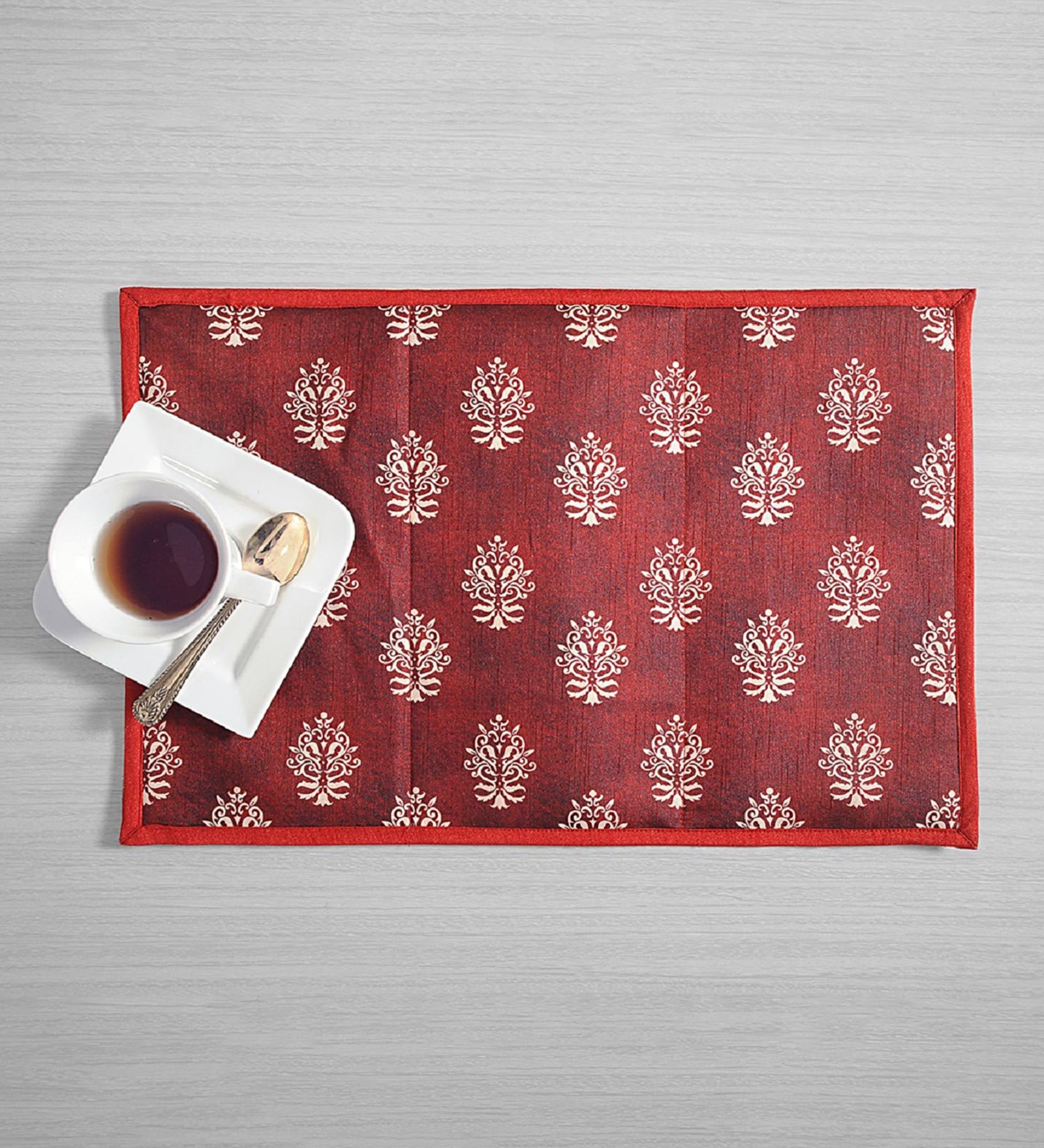 Traditional (17x11) Red & White Cotton (Set of 2) Placemat