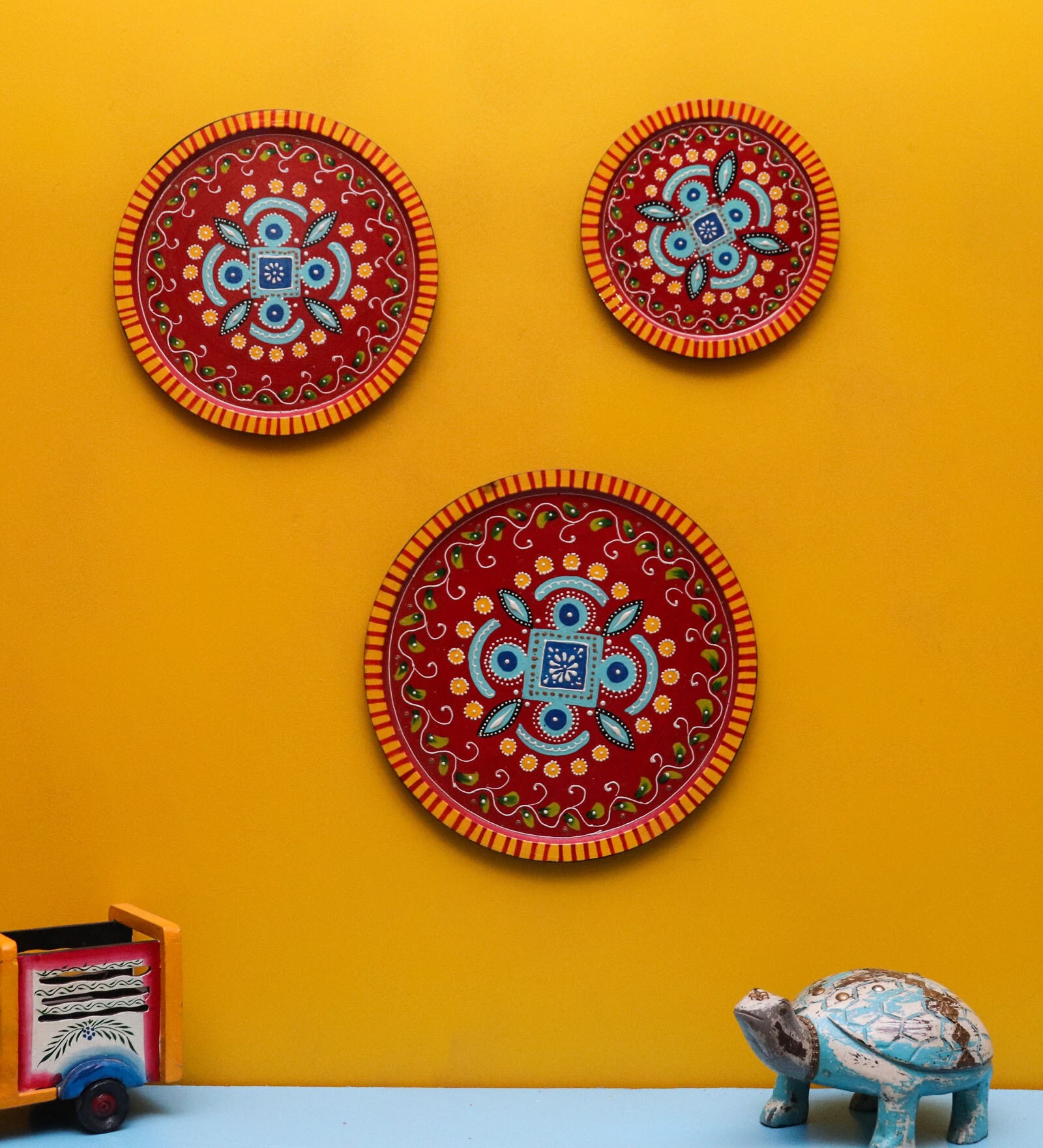 Red Mdf Veda Wooden Wall Decor Plates
