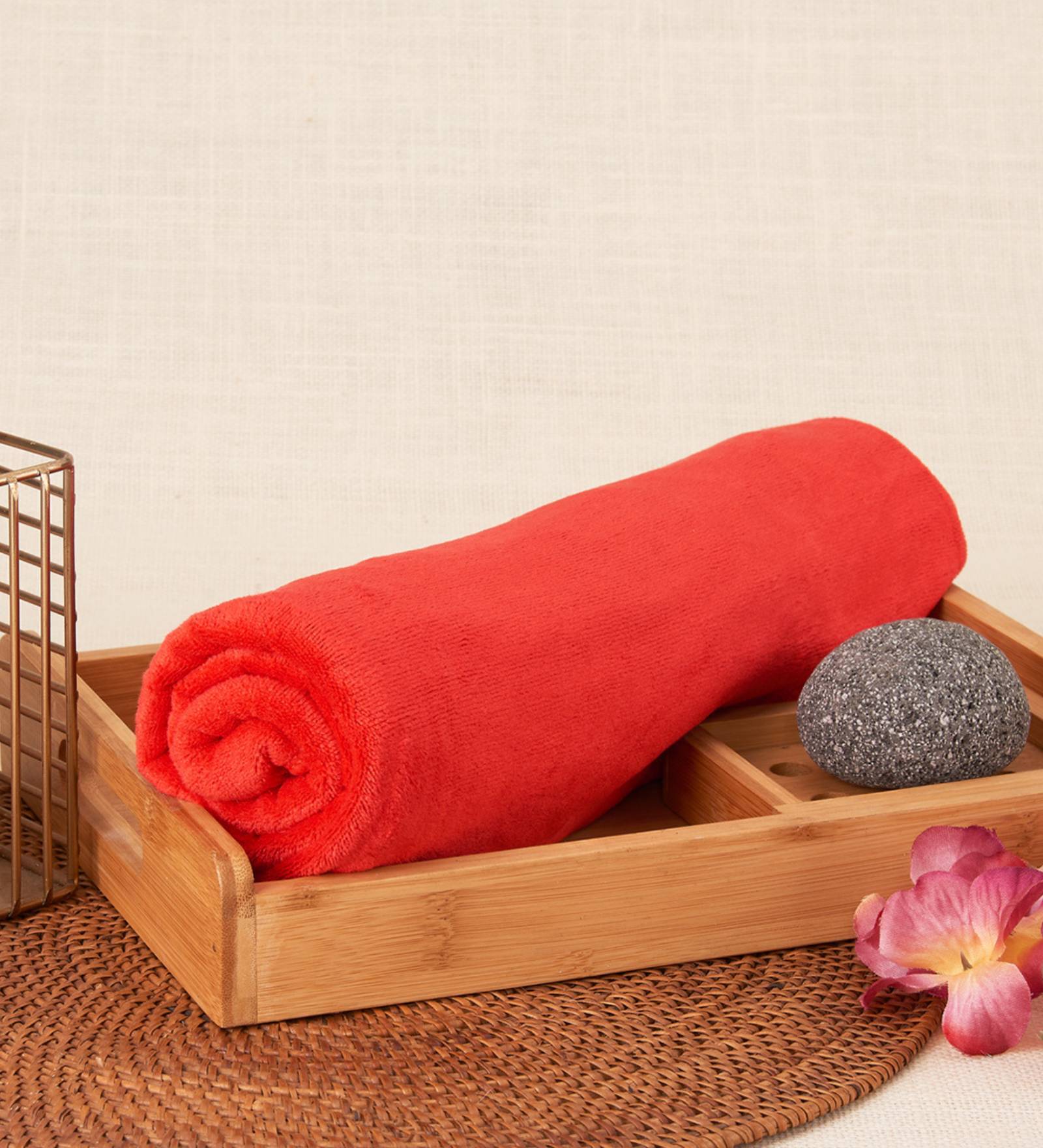 Buy Red Microfiber Solid 300 GSM 3 Pcs Bath Towels by Black Gold at 37% ...