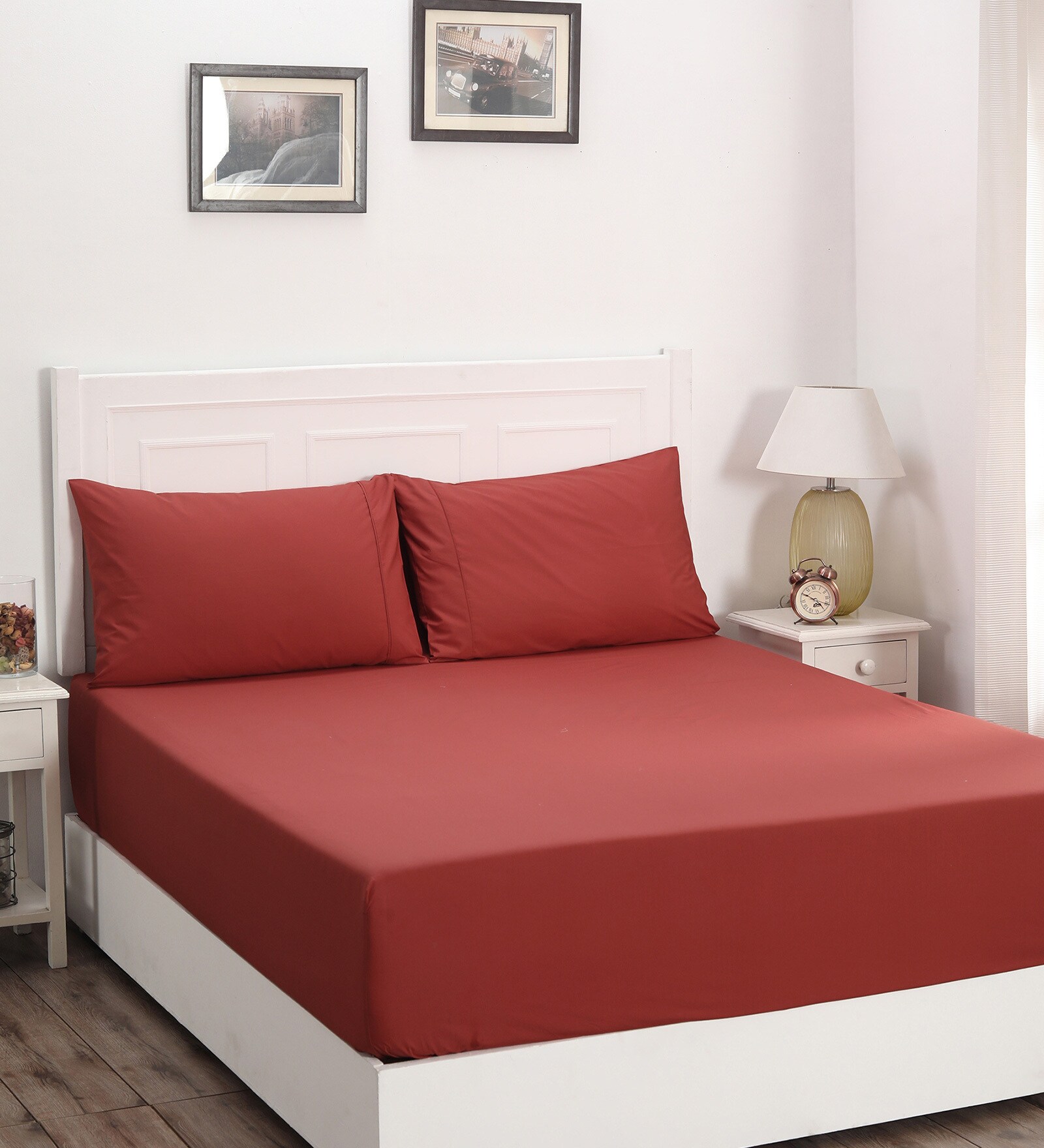 Red Solid 200 TC Cotton Queen Sized Fitted Bed Sheets with 2 Pillow Covers