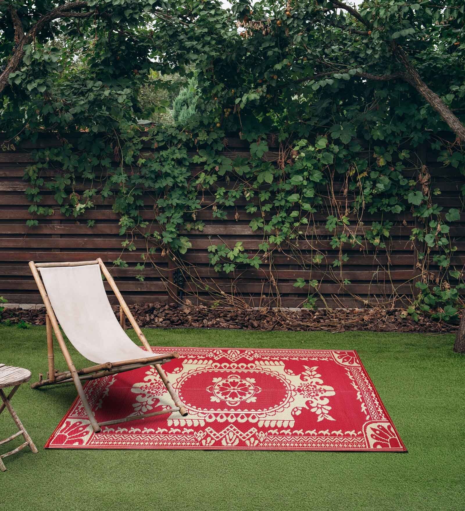Red Traditional Polyproylene 4 ft x 6 ft Machine Made Picnic  Mats