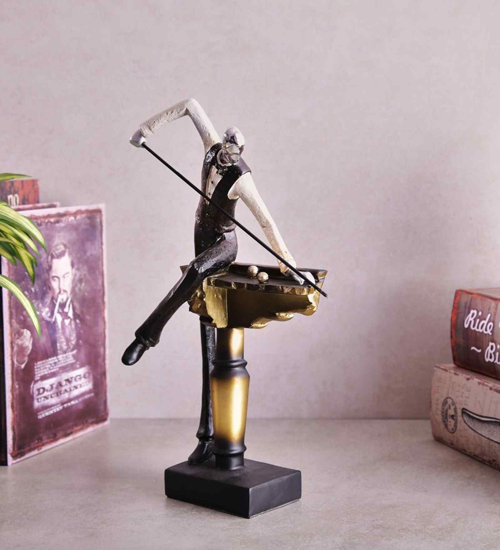 Billiard Player Resin Showpiece Billiard Player Resin Showpiece