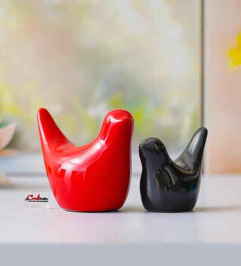 Resin Love Birds Showpieces (Set of 2, Black Red)| Home Decor Items for Living Room Bedroom Hall Office Desk| Decorative Bird Figurines Statue| Home Decor Gifts for Birthday Housewarming