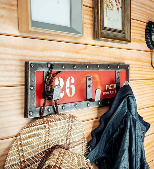 Red Retro Wooden Cloth Hanager