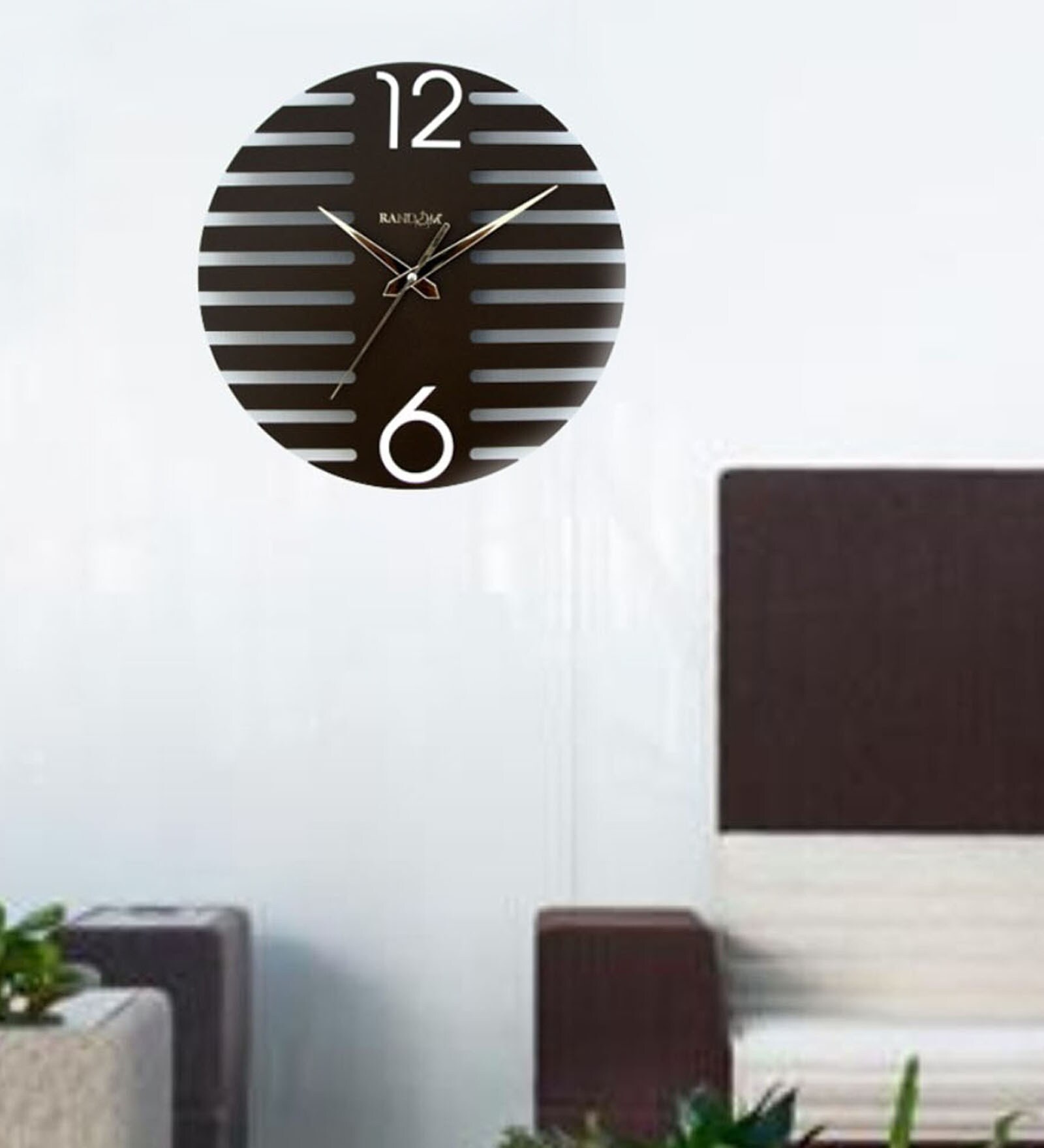 Brown Synthetic Wood Analogue Modern Wall Clock