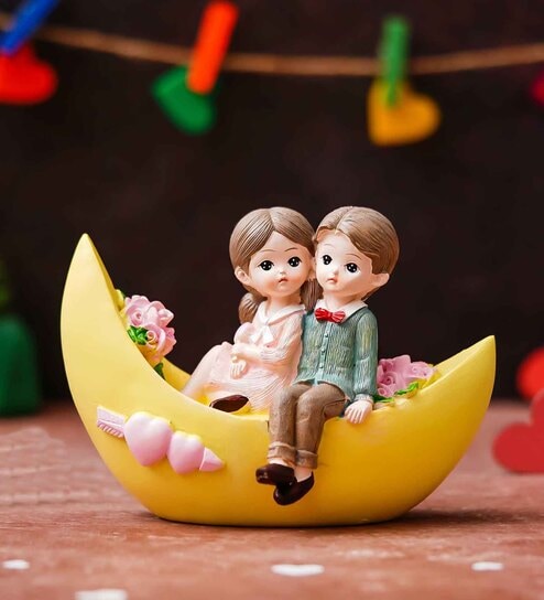 Couple Showpiece Sitting On Boat Valentine Gift