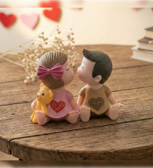 Romantic Kissing Couple Showpiece Valentine Gift