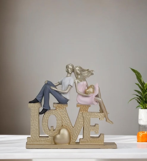 Smitten Couple Decorative Sculpture Resin Material Felt Base Table Decor