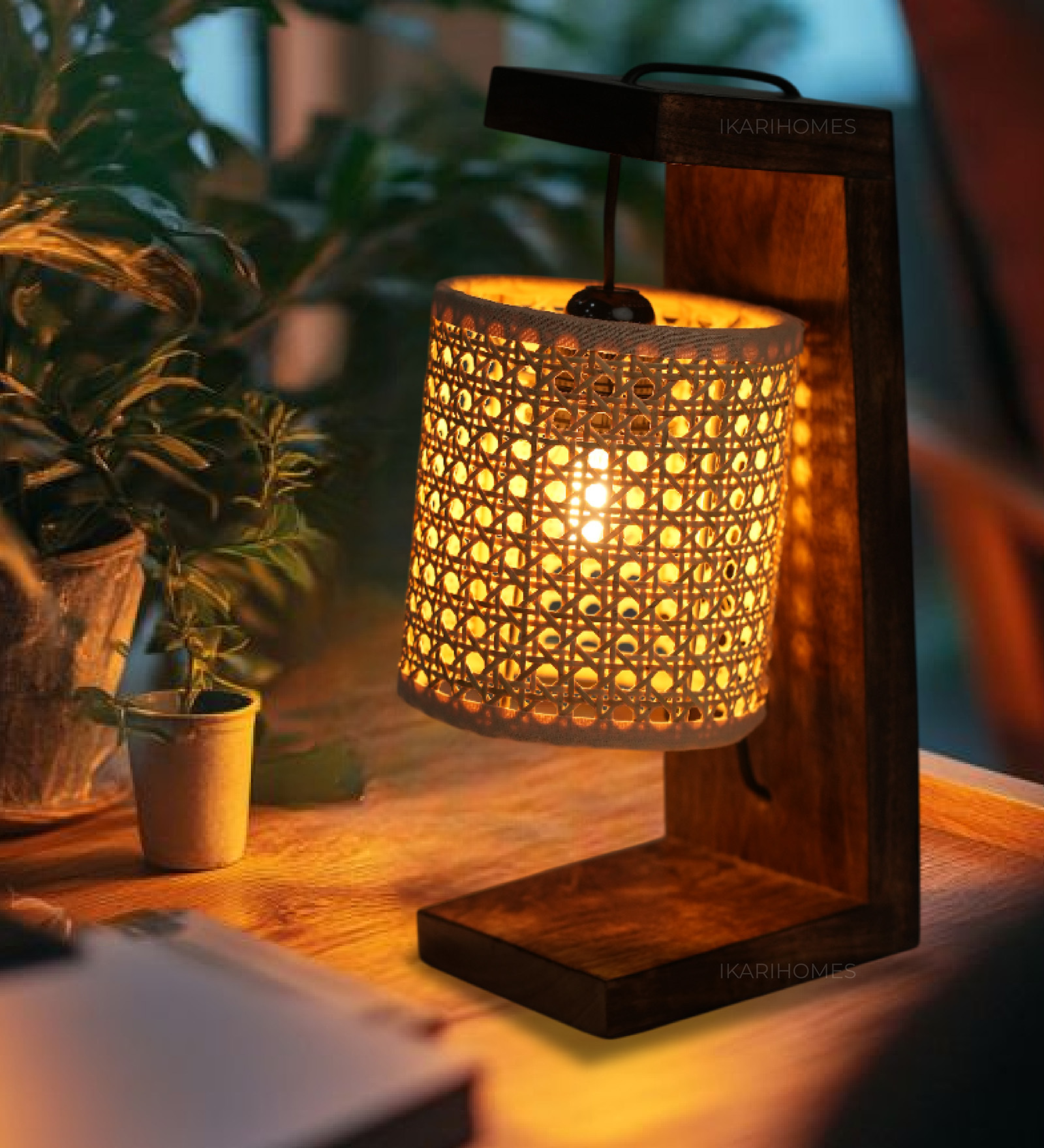 Rustic Rattan Table Lamp