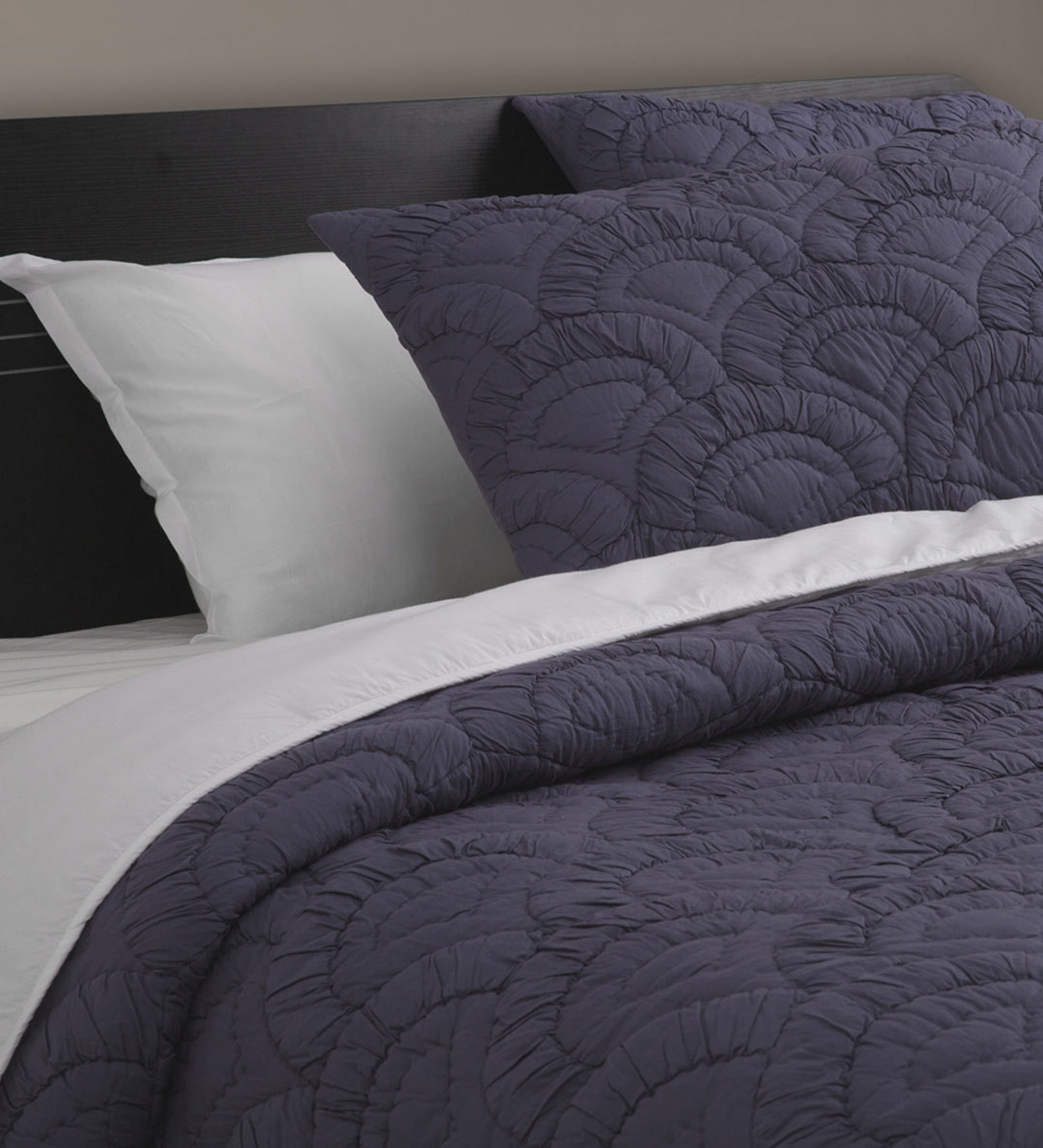 Buy Scallop Cotton Reversible AC Room Double Quilt By CLG Retail at 22% ...