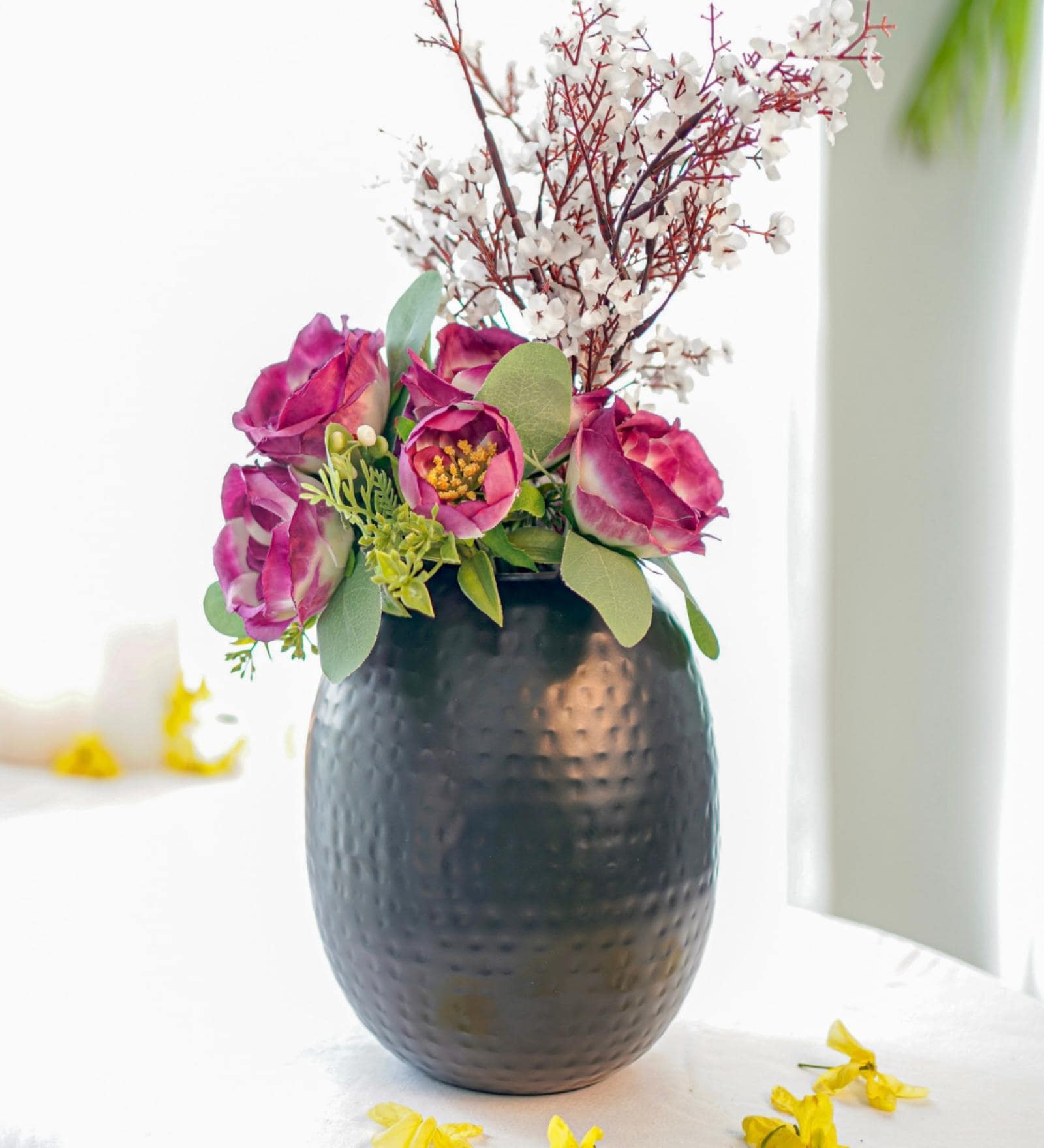Seirra Black Iron Vase
