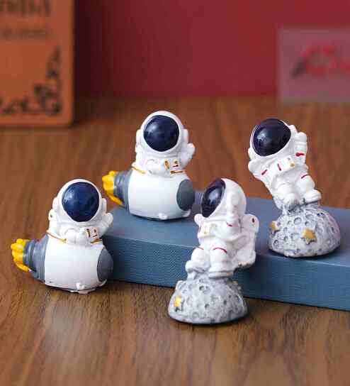 Set of 4 Astronaut Multicolour Polyresin Showpieces