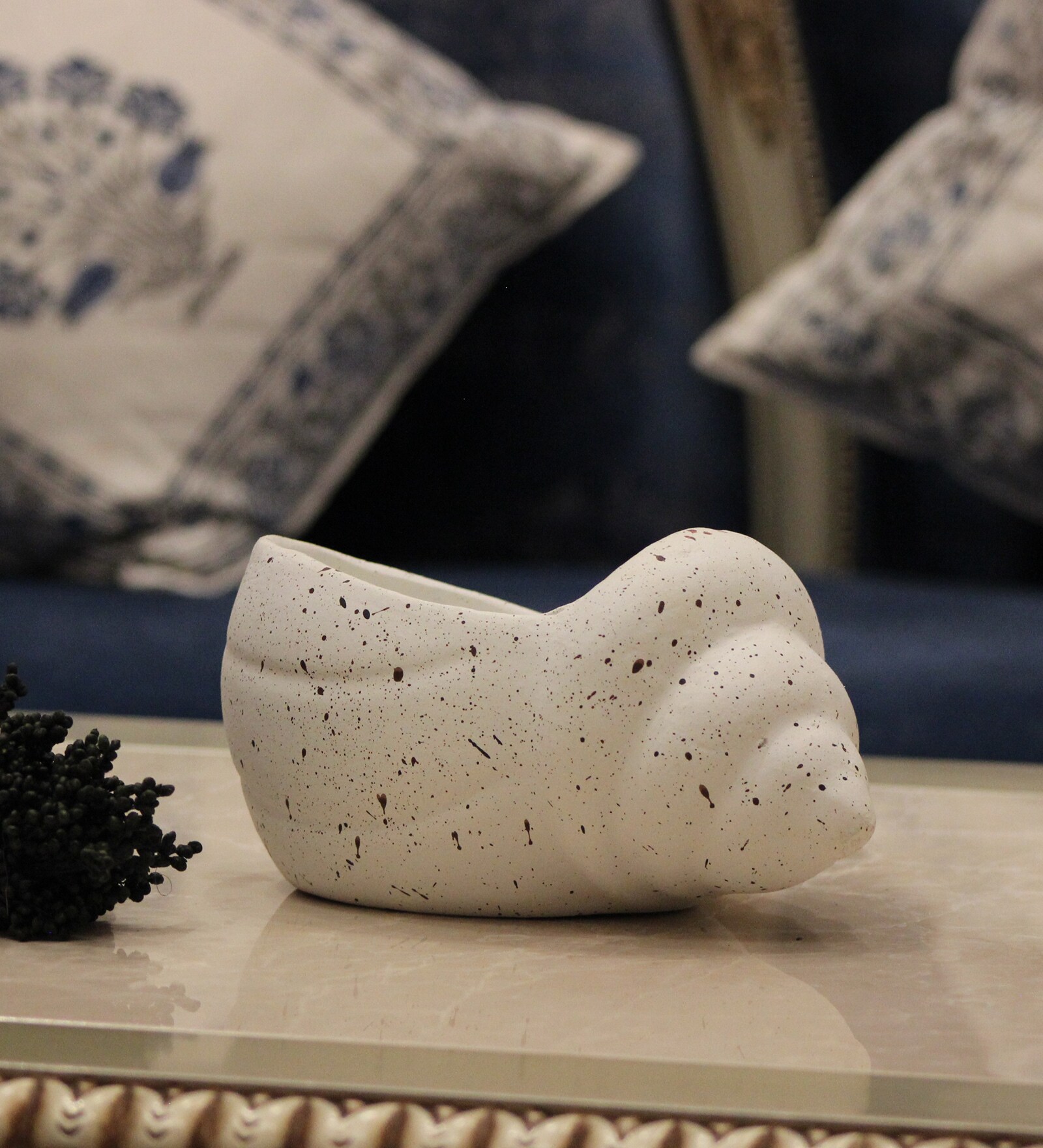 Shell White with Black dot Small Table Top