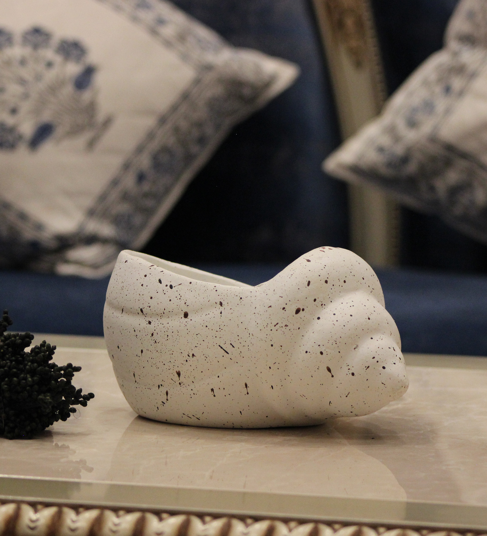 Shell White with Black dot Small Table Top