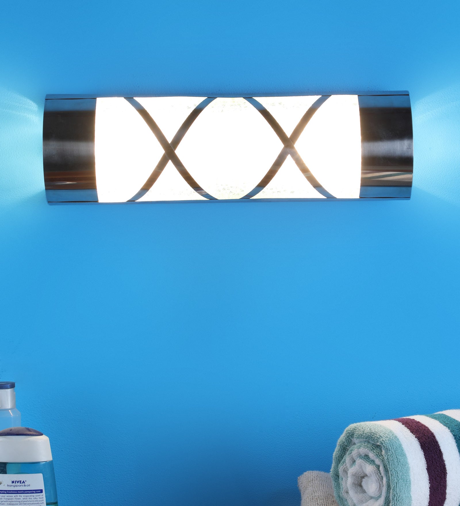 Oldie Metal Flush Mount Wall Light (Silver)