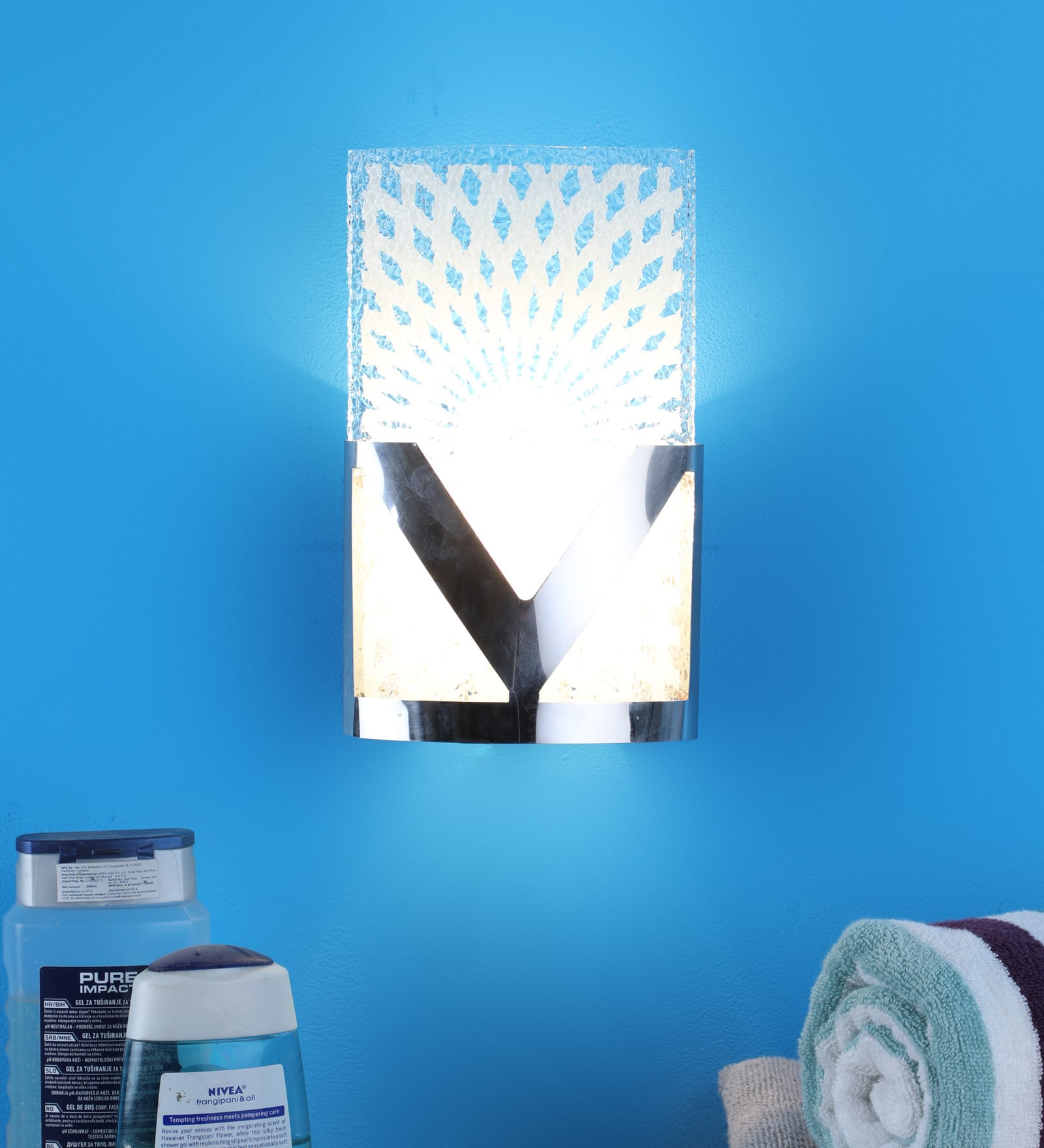 Oldie Metal Flush Mount Wall Light (Silver)