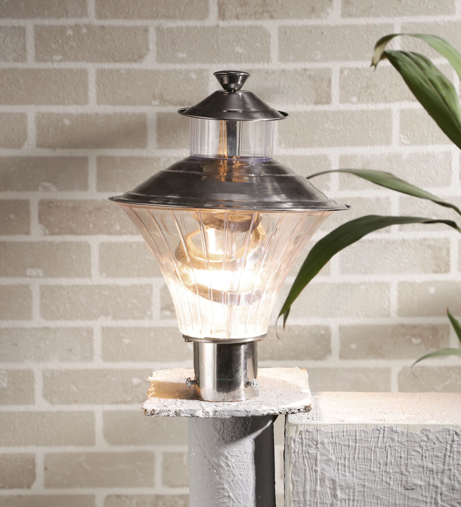 Pashe Crystal Metal Gate Light