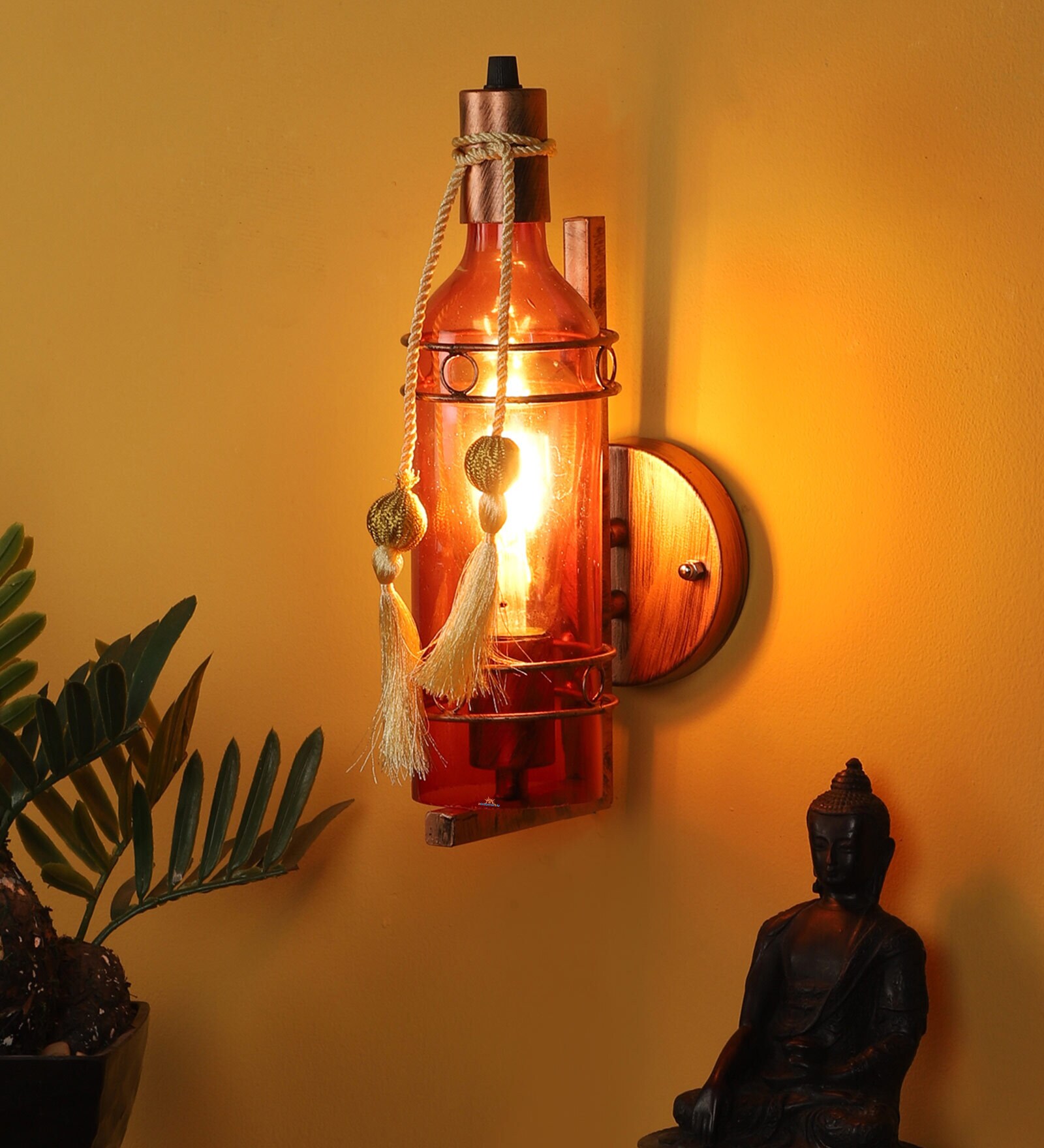 Single Wooden Novelty Wall Light (Red)