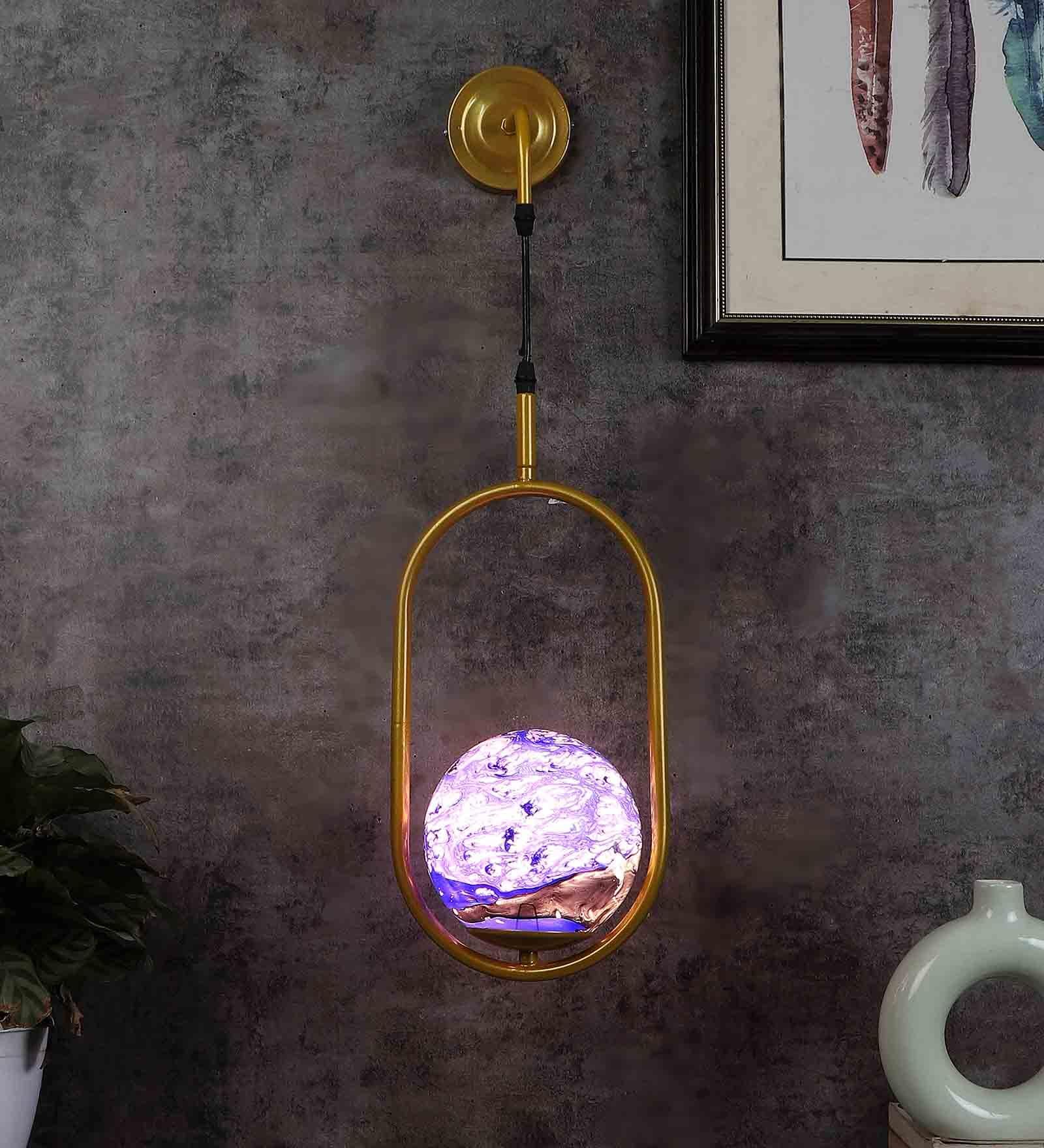 Single Metal Novelty Wall Light (Gold)
