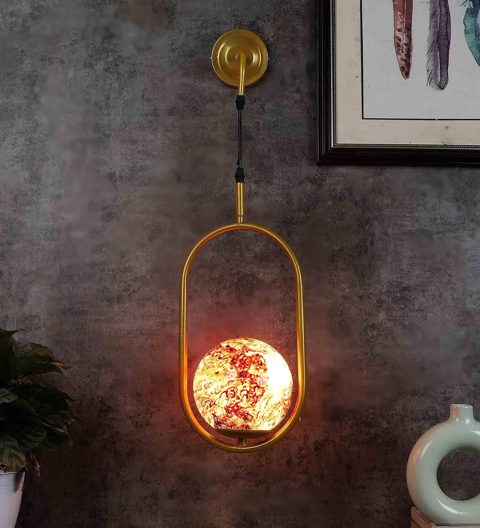 Single Metal Novelty Wall Light (Gold)