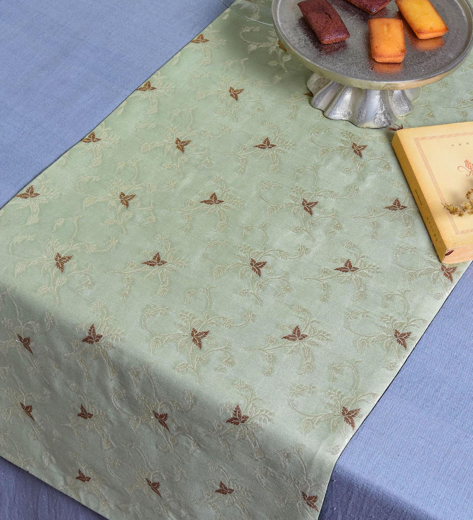 sivila Green (78 x 14 ) Silk  Table Runner