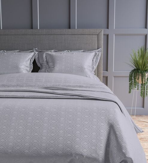 Silver Grey Geometric 300TC Cotton Super King Sized Double Bedsheet with 2 piping Pillow Covers