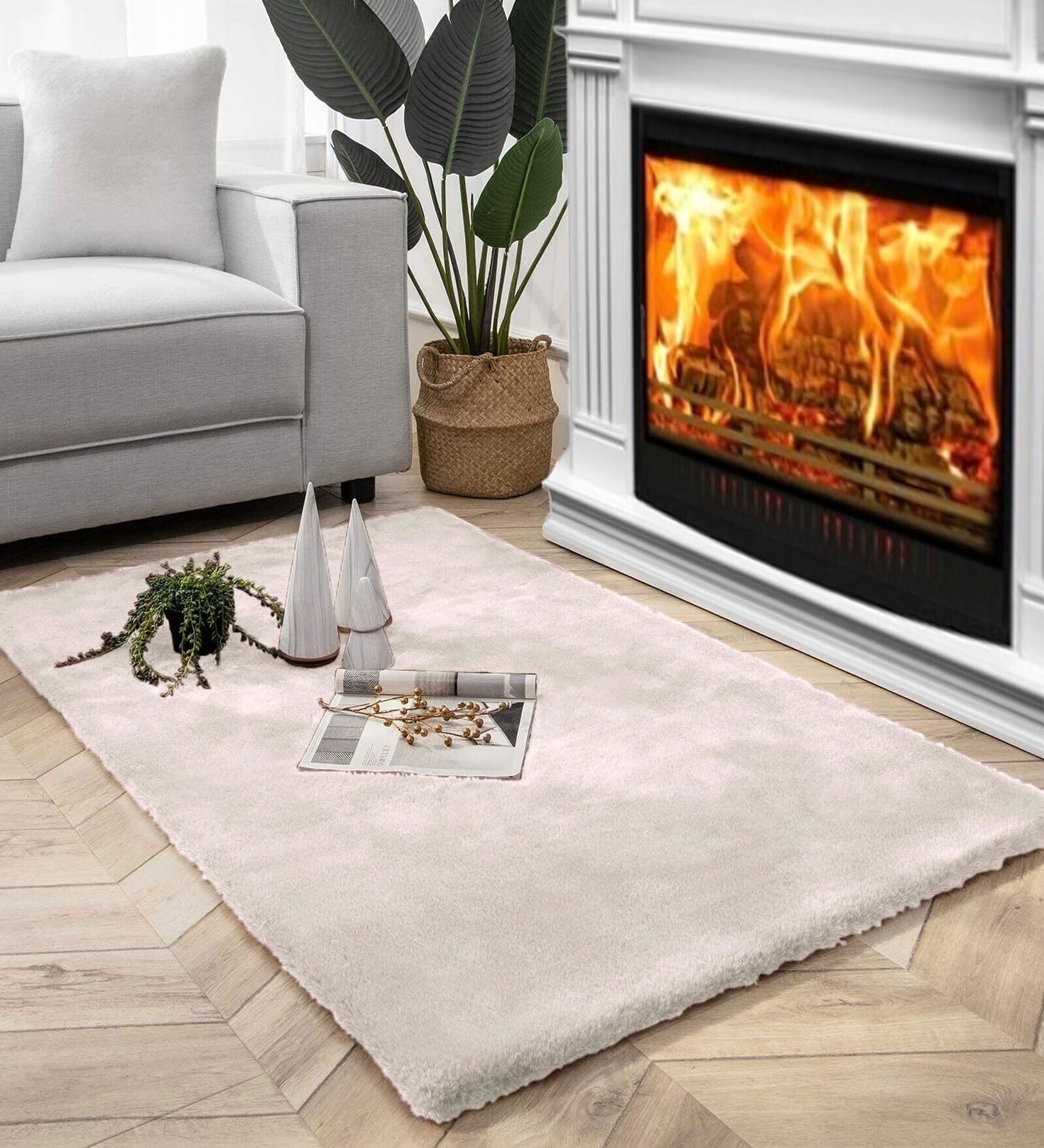 Skin Solid Polyester 4 X 6 Feet Machine Made Carpet