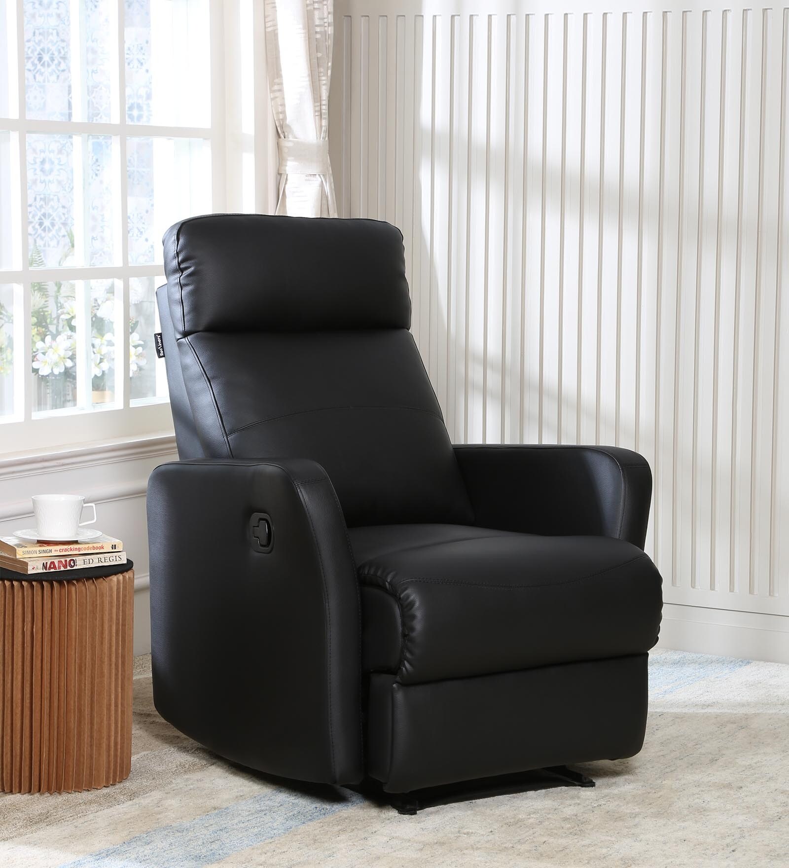 Sleek Leatherette Manual 1 Seater Recliner In Black Colour