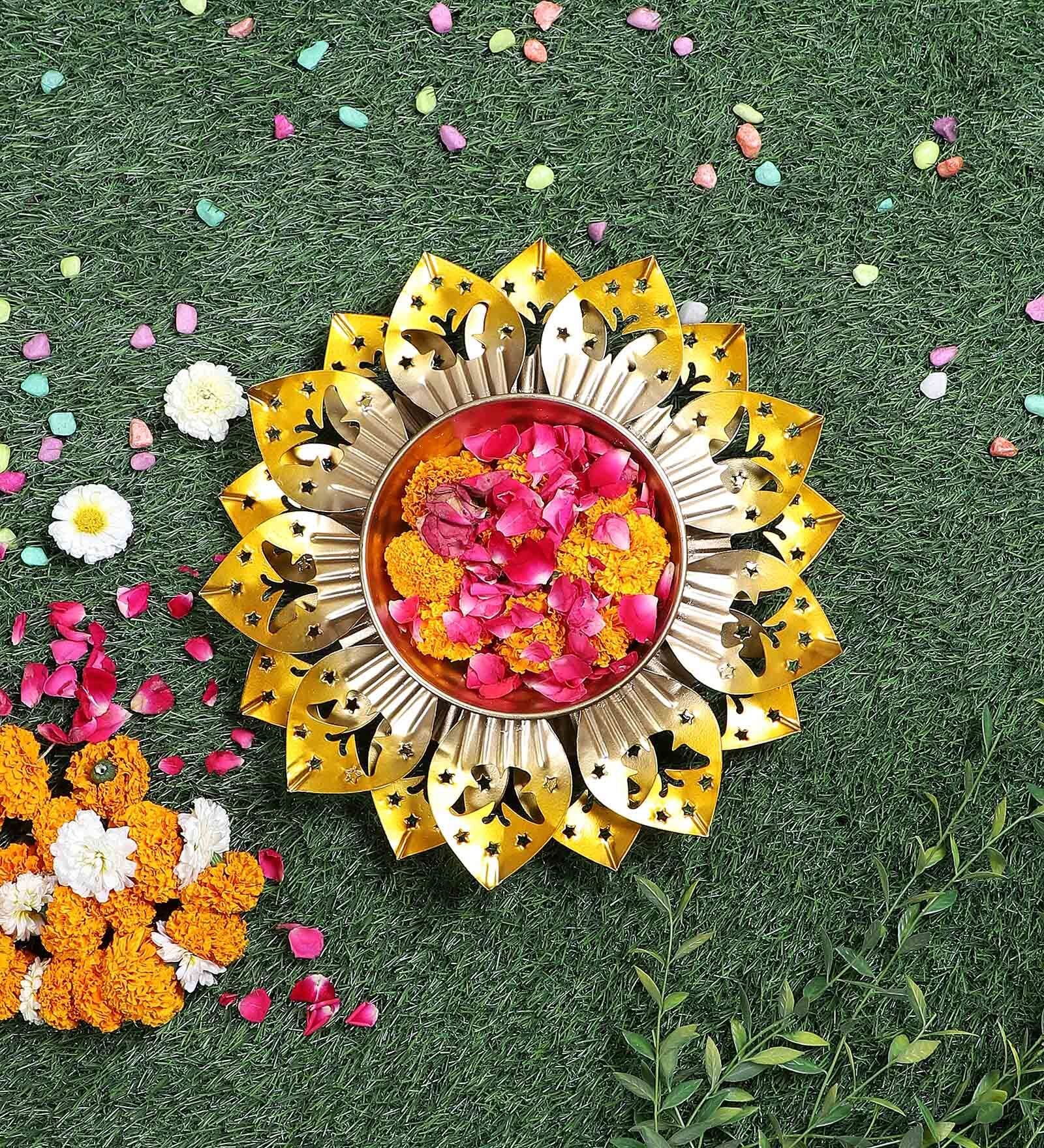 Yellow & Gold Flower Urli