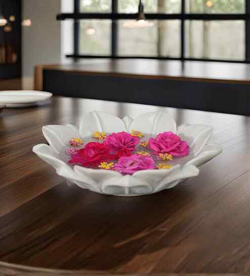 Small Lotus White Urli