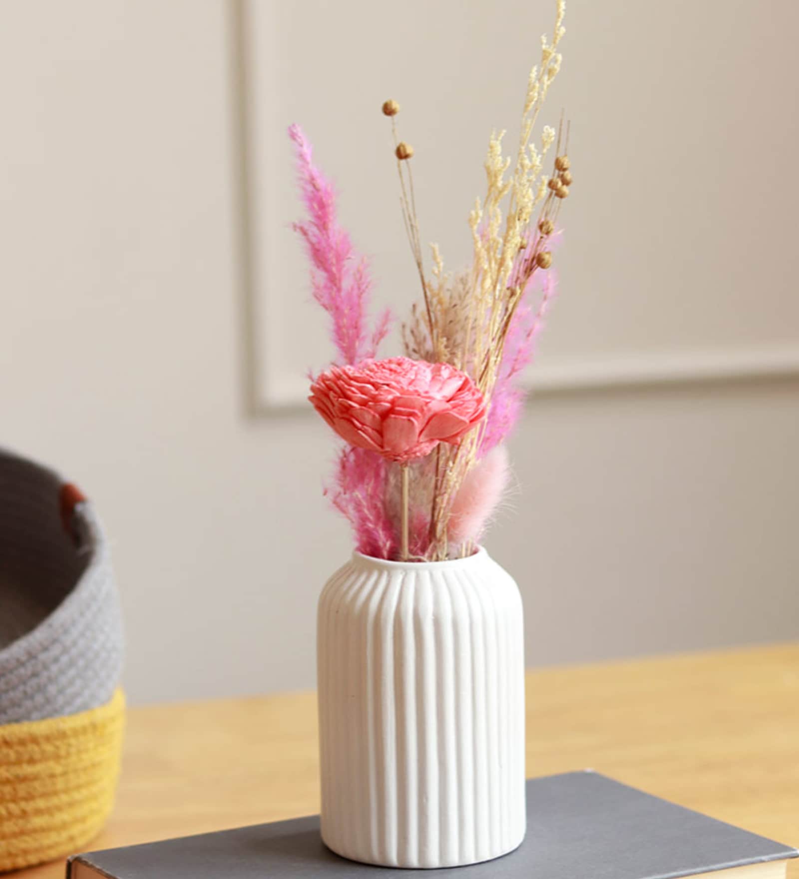 Snow White Vase With Aroma Bunch