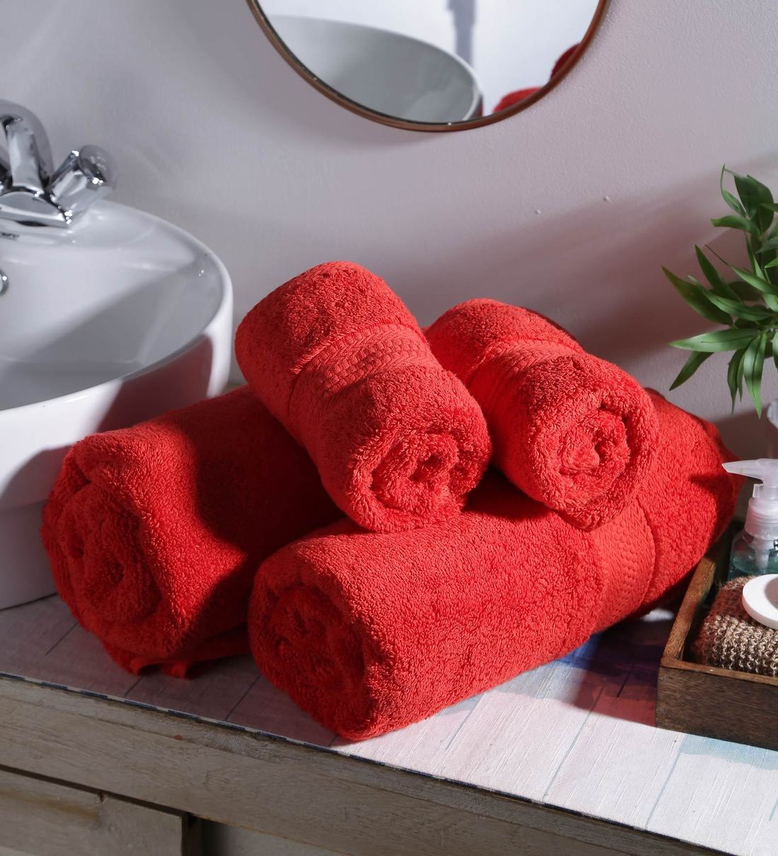 Buy Set of 4 Red Cotton 550 GSM Towel Sets by Bombay Dyeing at 14 OFF