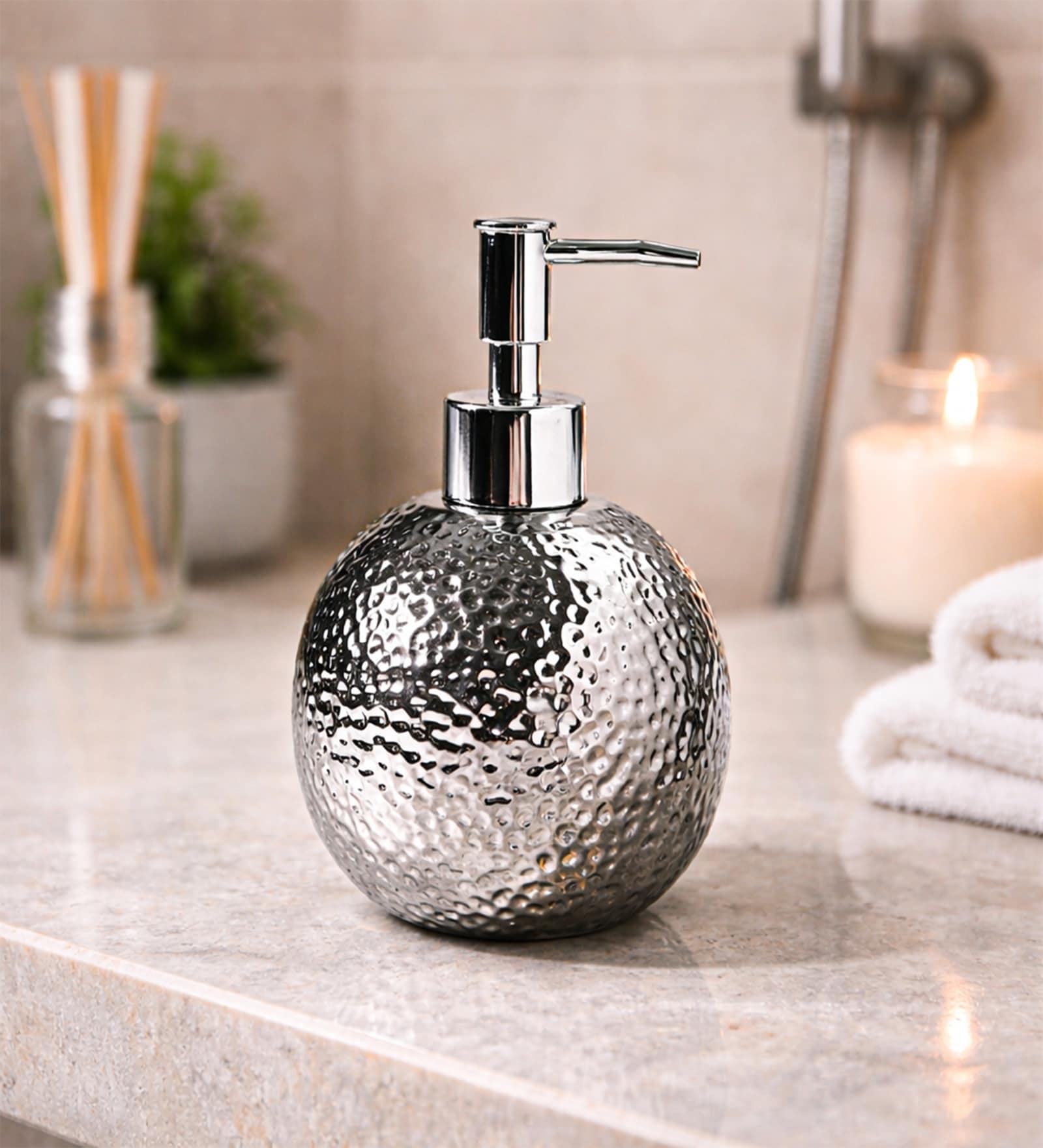 Silver Ceramic 450 Ml Soap Dispenser With Glossy Hammered Finish