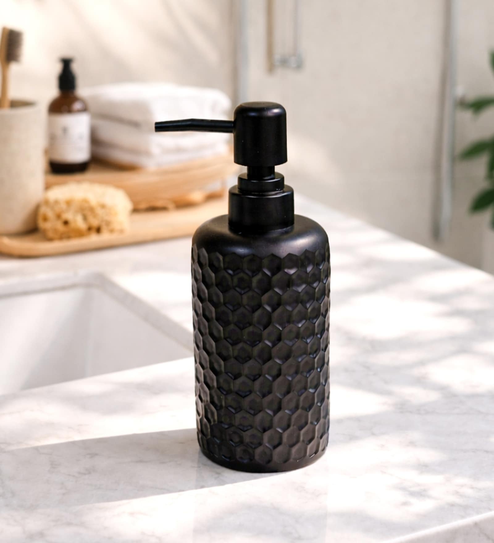 Black Plastic Diamond Cut 250 Ml Soap Dispenser