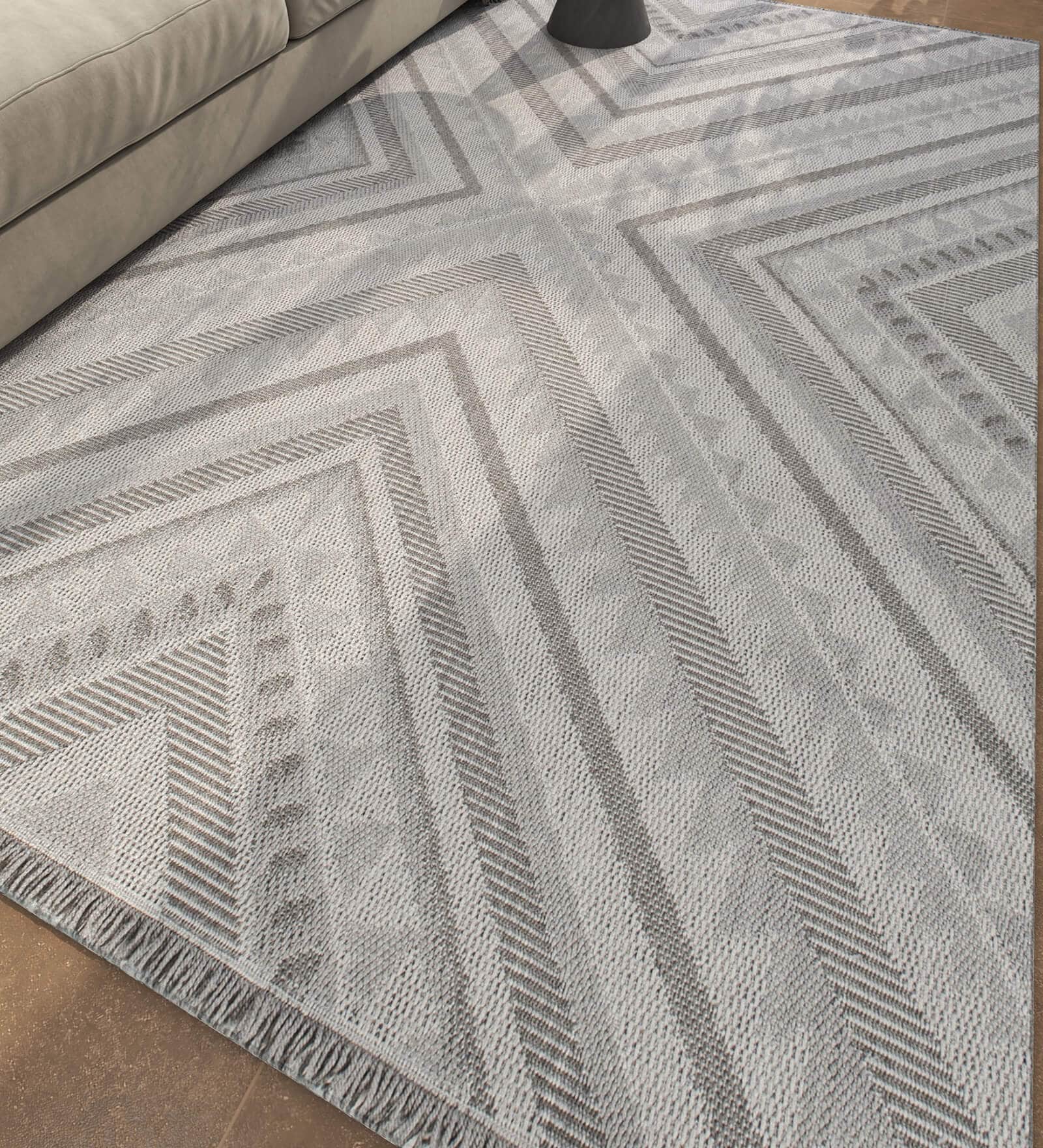 Grey And Blue Traditional Polyester 5X7 Feet Machine Made Carpet