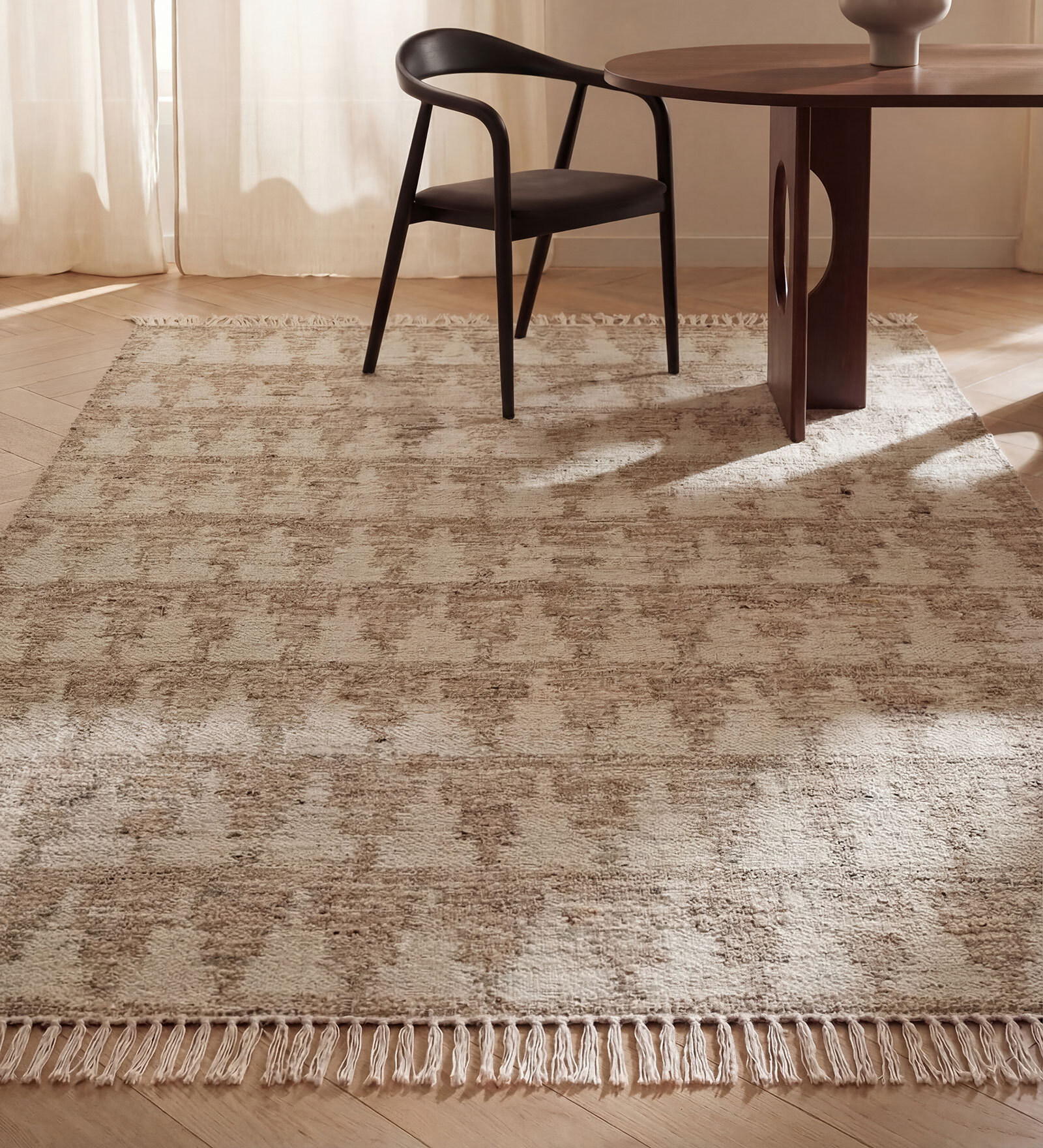 Soft Geometric Rug 5X8 ft| Beige & White Carpet Dhurrie