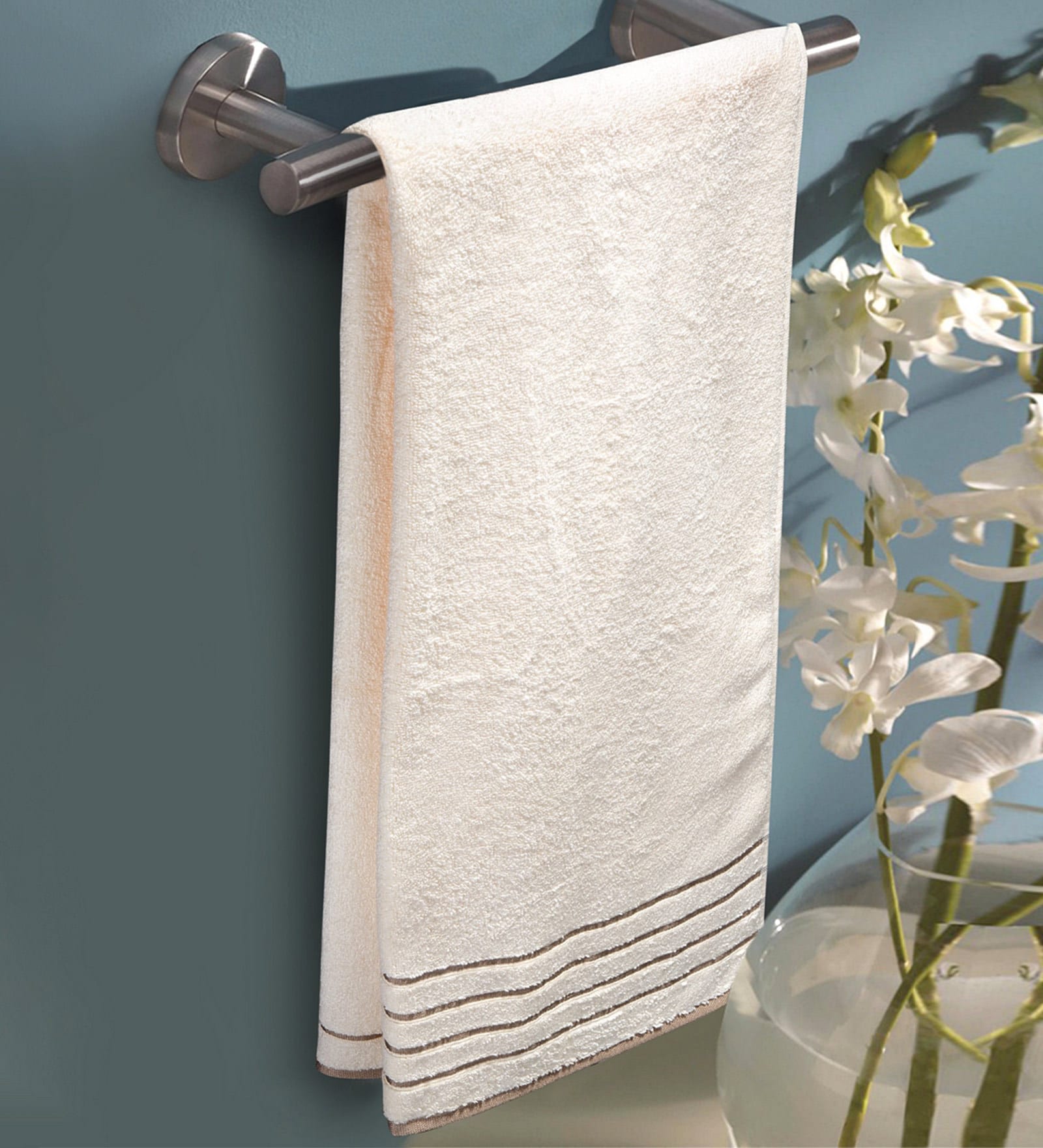 Buy White Solid 550 GSM Cotton Bath Towel by Mark Home at 100 OFF by