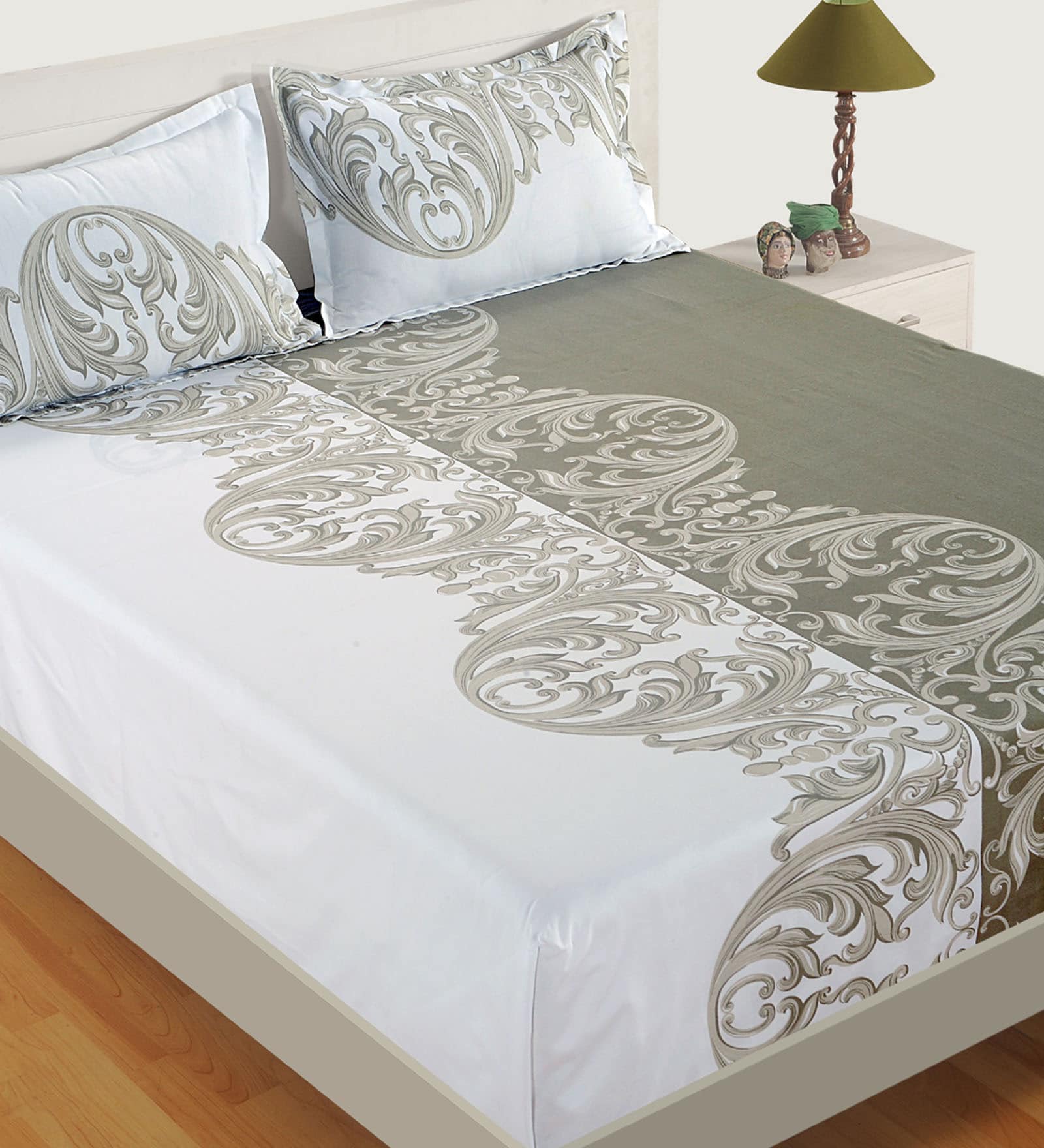 White Traditional 144 TC Cotton Queen Sized Bed Sheets with 2 Pillow Covers