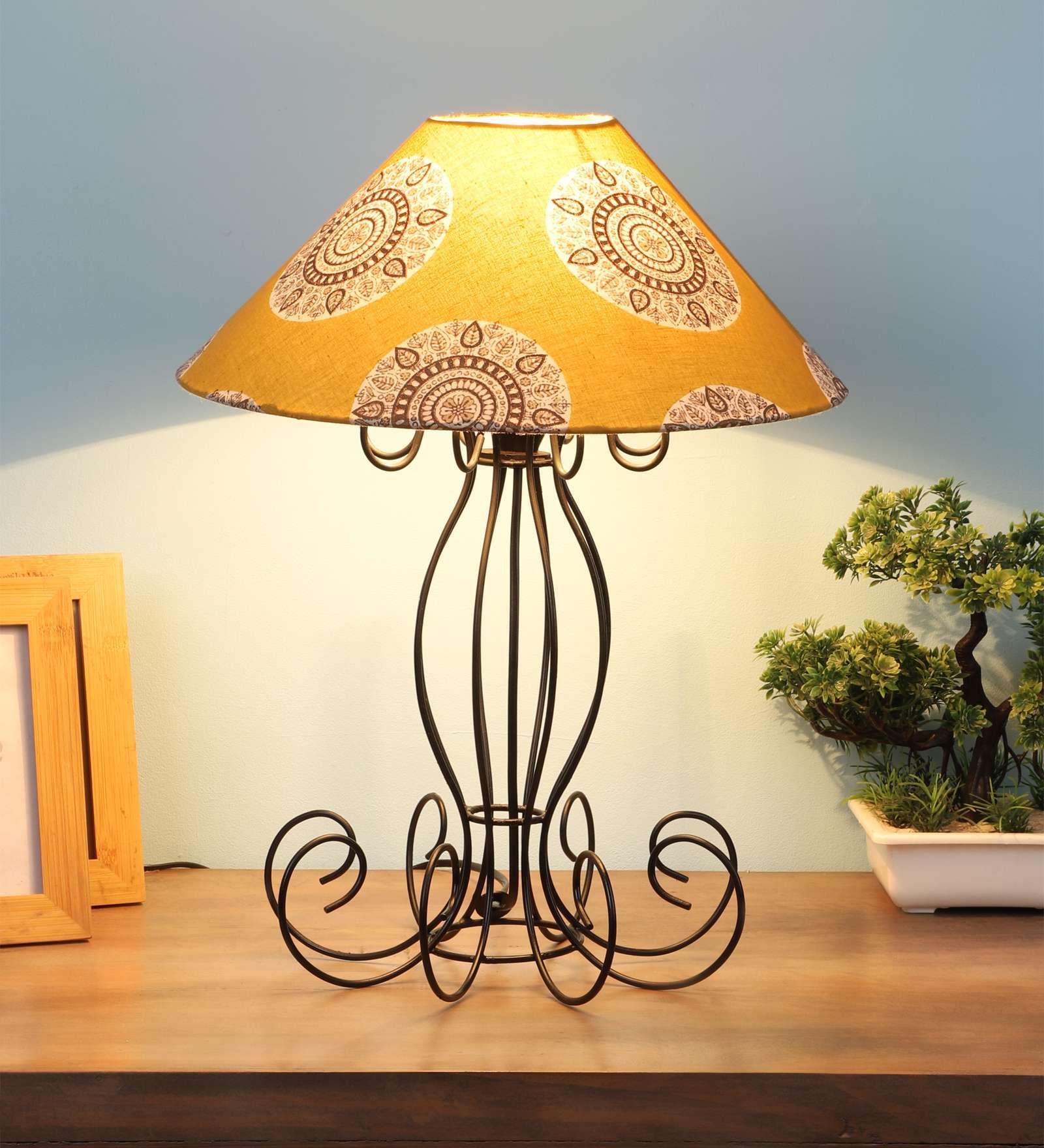 Spiral Black Table Lamp with Mndala Print Shade