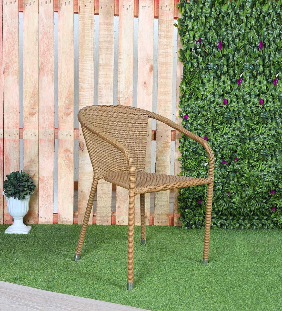 Pepperfry store garden chairs