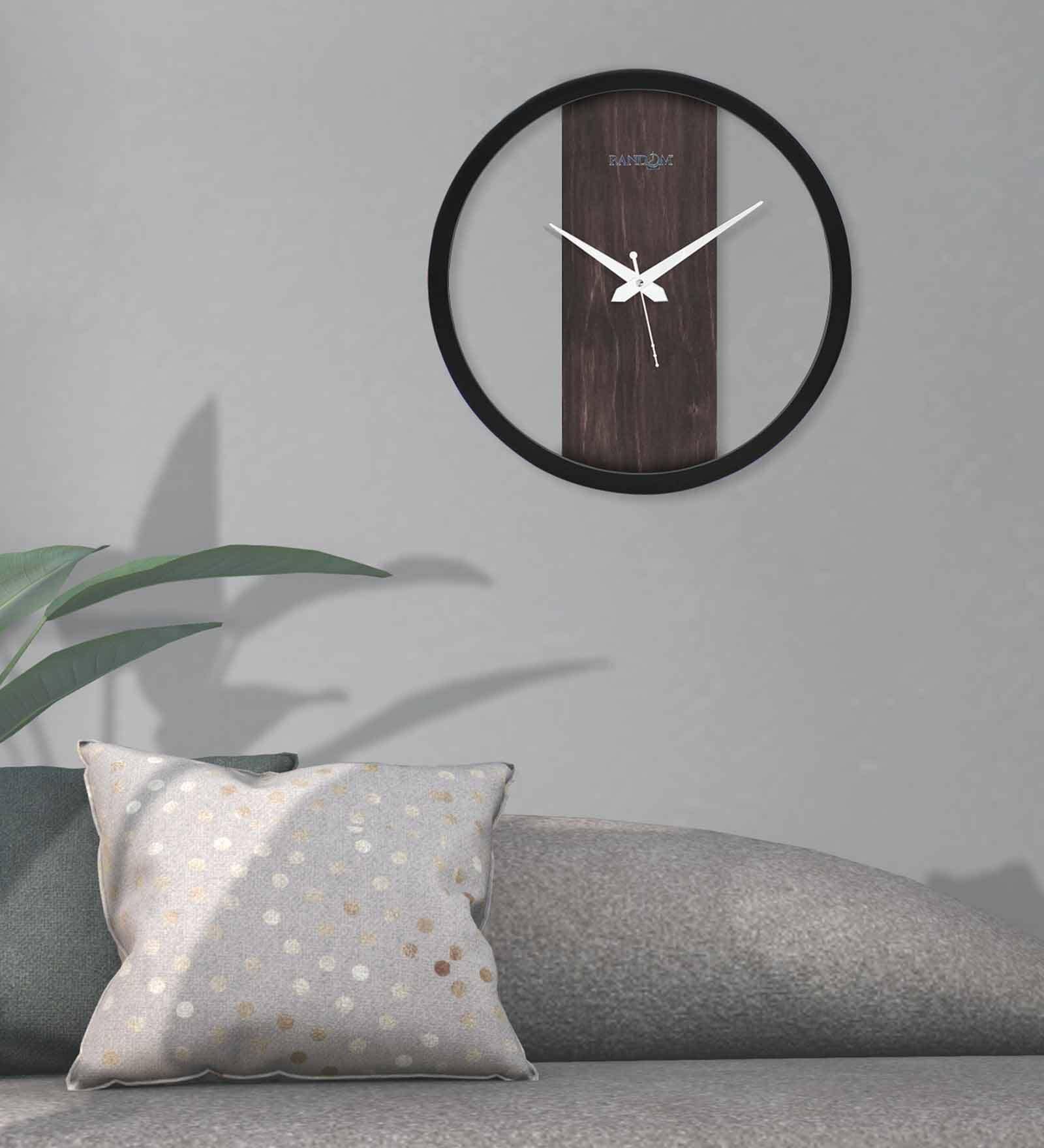 Black Plastic Standard Modern Wall Clock