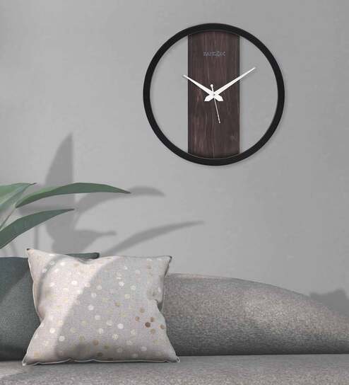 Black Plastic Standard Modern Wall Clock