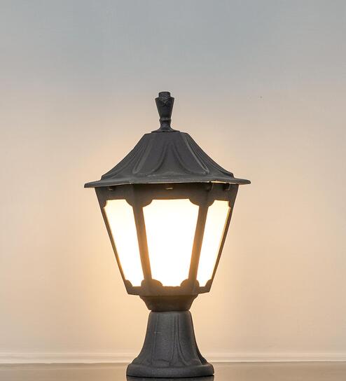 Stratford Die-Cast Aluminium Outdoor Gate Pillar Light (Black)