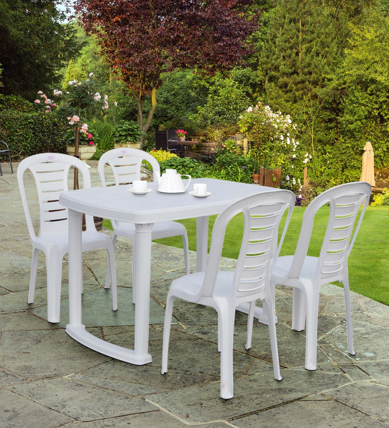Sultan Table and Chair Set in White with 4 Chairs Sultan Table and Chair Set in White with 4 Chairs